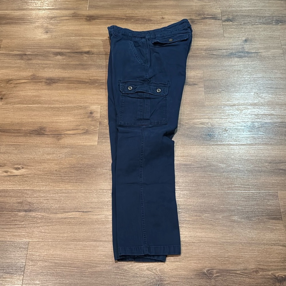 St. John's Bay Men's Navy Straight Leg Comfort Stretch Cargo Pants. Size 34x30